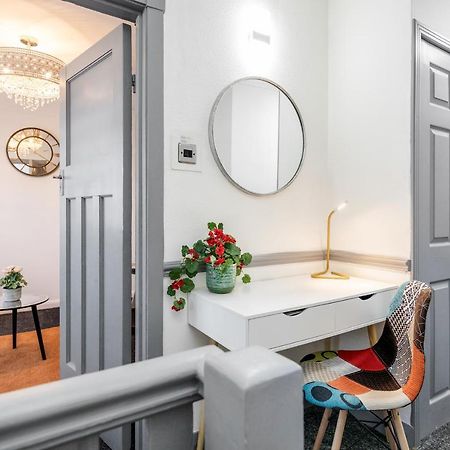 Heathrow 2-Bedroom Maisonette With Parking West Drayton  Buitenkant foto