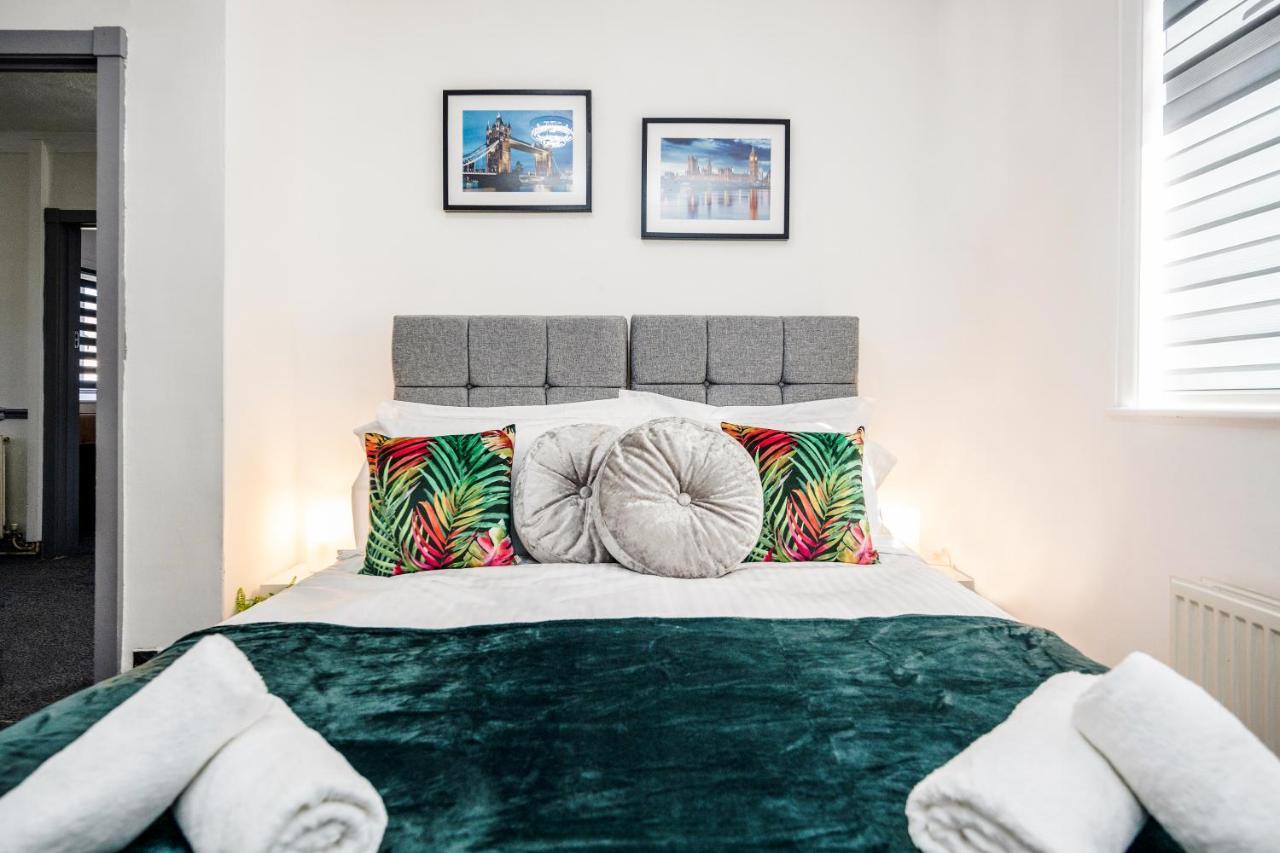Heathrow 2-Bedroom Maisonette With Parking West Drayton  Buitenkant foto