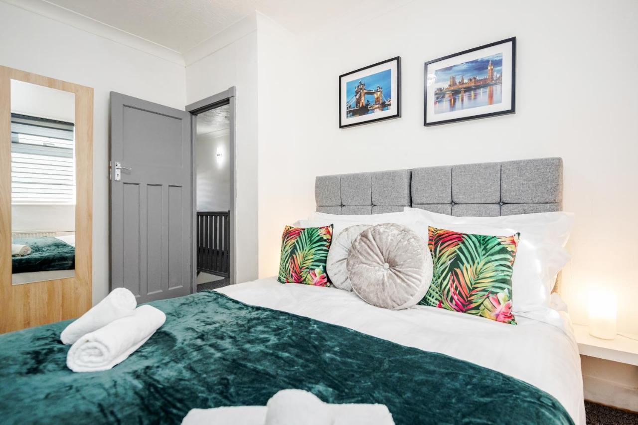 Heathrow 2-Bedroom Maisonette With Parking West Drayton  Buitenkant foto