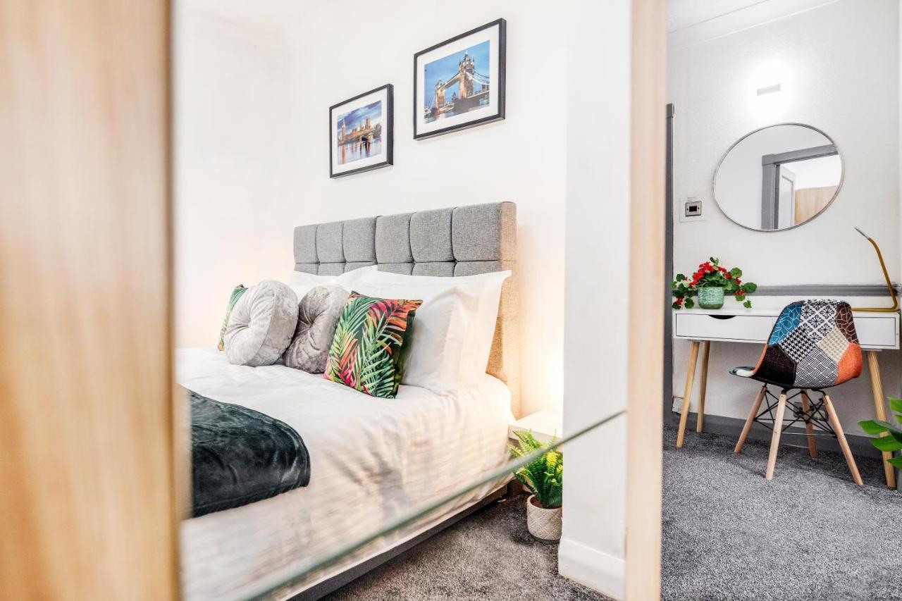 Heathrow 2-Bedroom Maisonette With Parking West Drayton  Buitenkant foto
