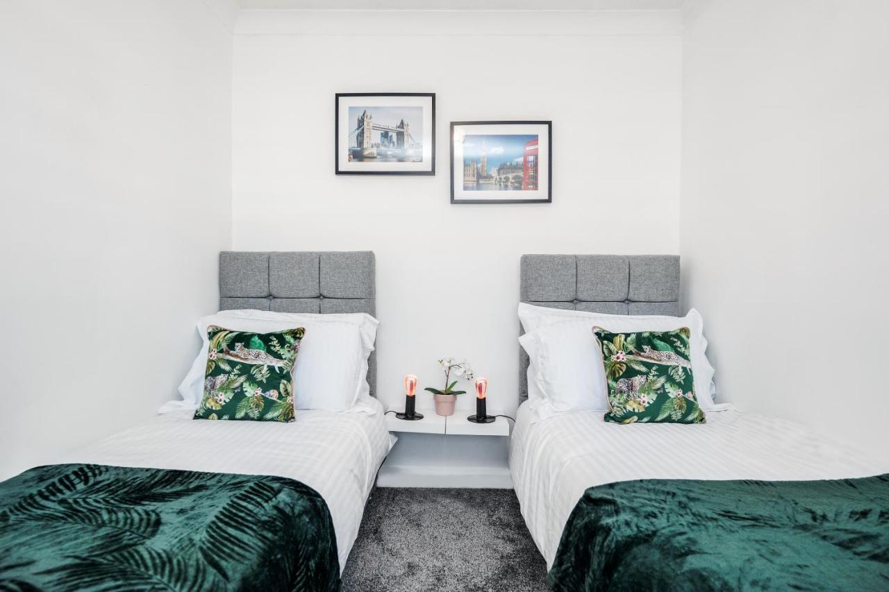 Heathrow 2-Bedroom Maisonette With Parking West Drayton  Buitenkant foto