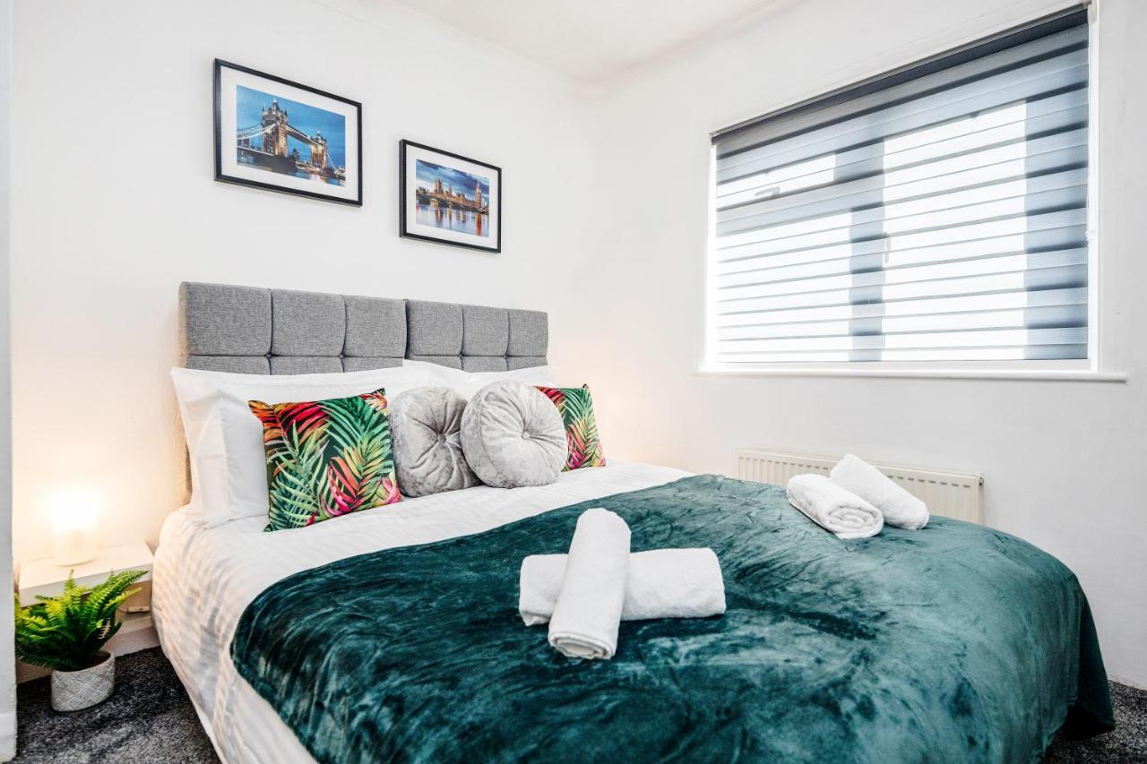 Heathrow 2-Bedroom Maisonette With Parking West Drayton  Buitenkant foto