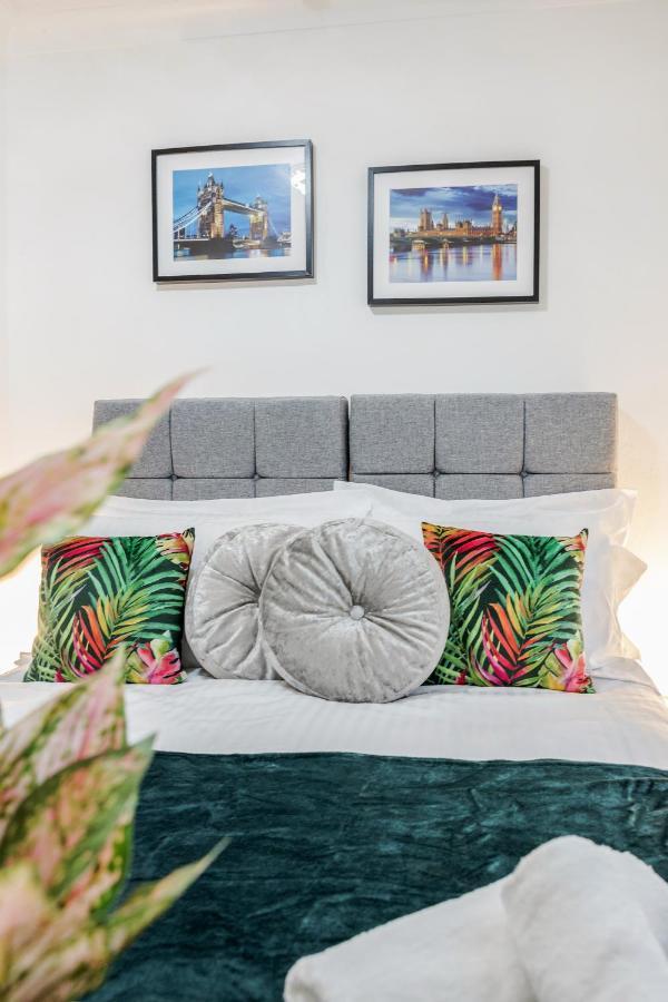 Heathrow 2-Bedroom Maisonette With Parking West Drayton  Buitenkant foto