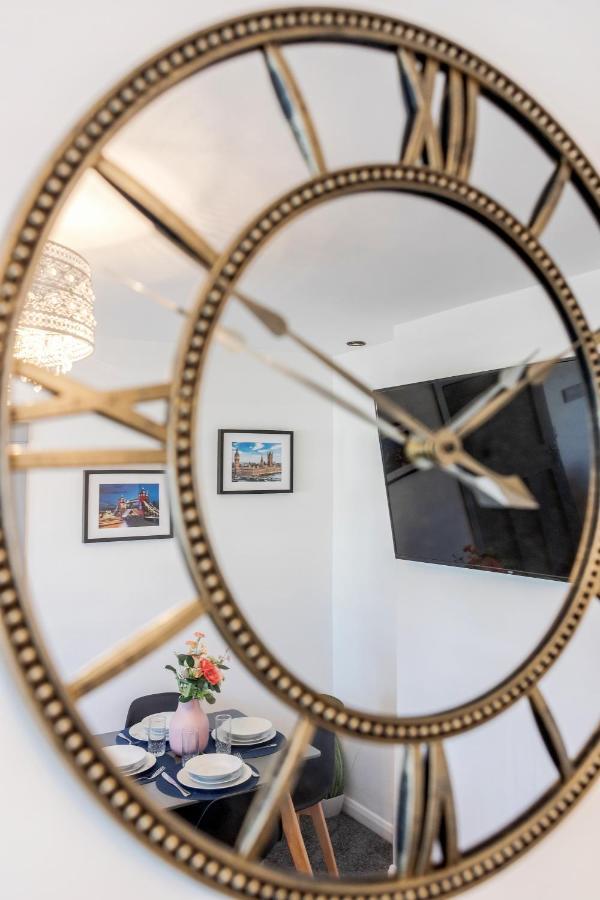 Heathrow 2-Bedroom Maisonette With Parking West Drayton  Buitenkant foto