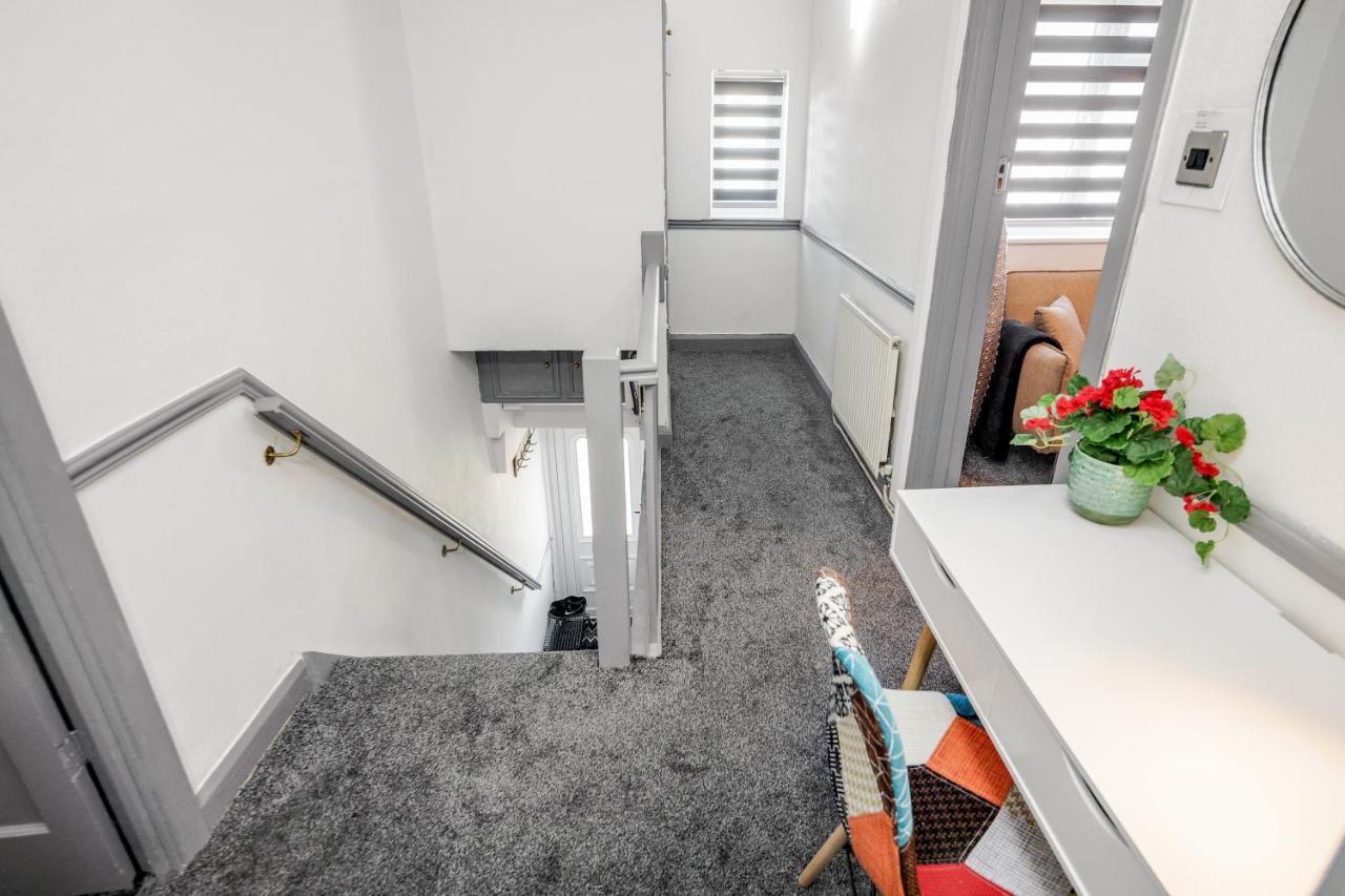 Heathrow 2-Bedroom Maisonette With Parking West Drayton  Buitenkant foto
