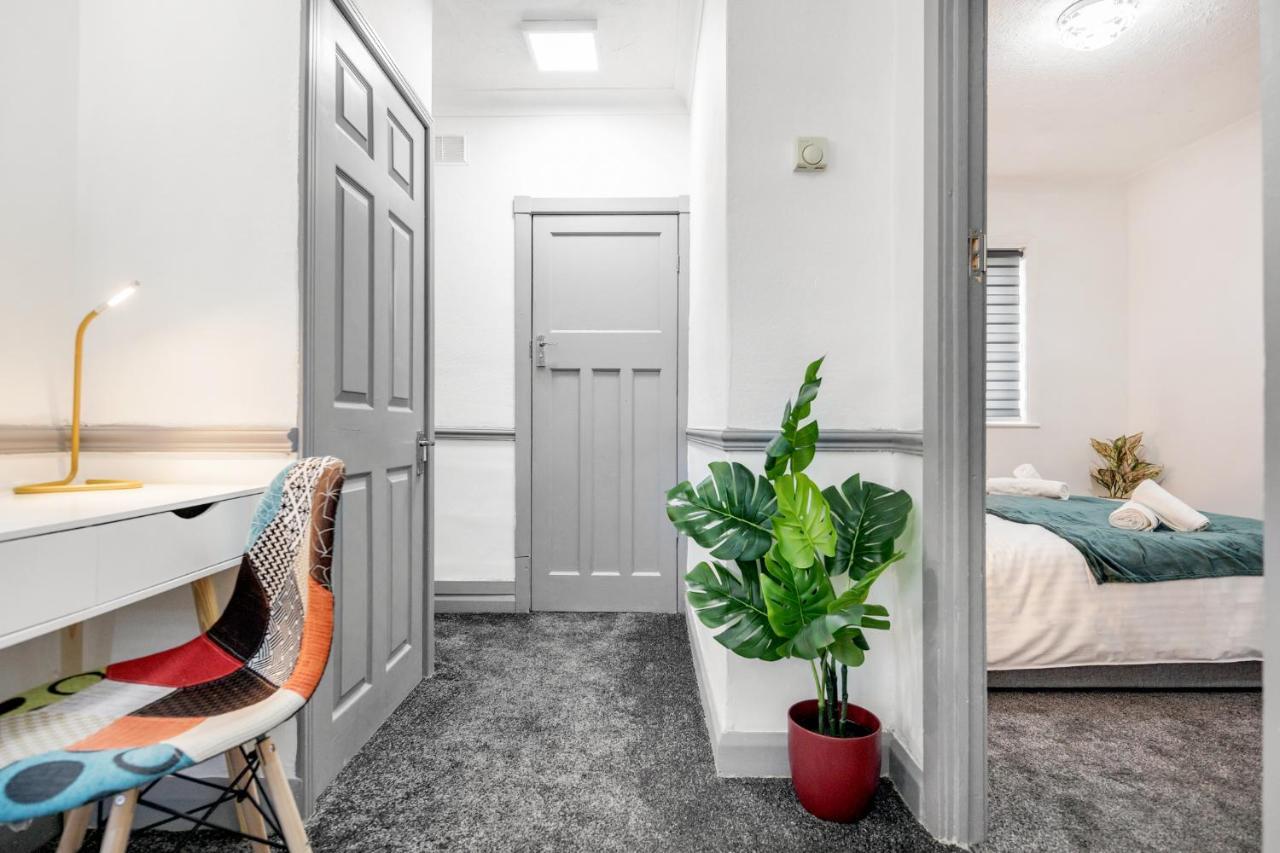 Heathrow 2-Bedroom Maisonette With Parking West Drayton  Buitenkant foto