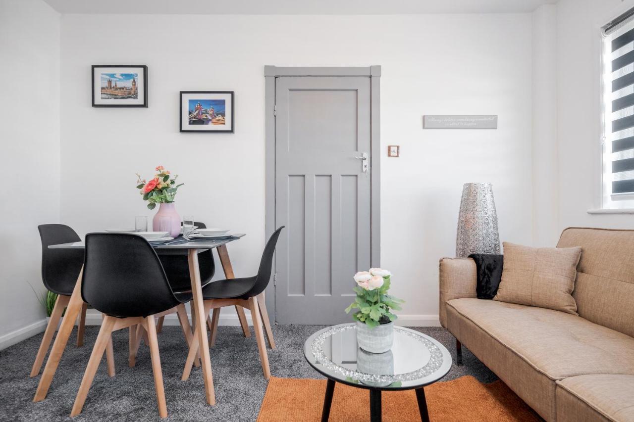 Heathrow 2-Bedroom Maisonette With Parking West Drayton  Buitenkant foto