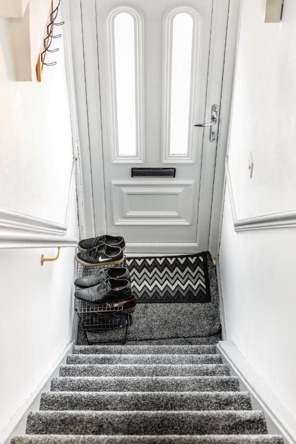 Heathrow 2-Bedroom Maisonette With Parking West Drayton  Buitenkant foto